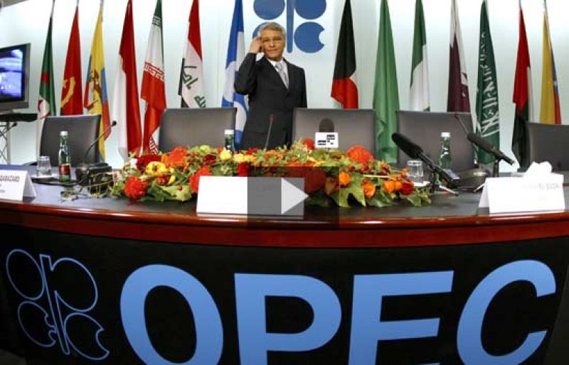 La OPEP acuerda recortar la producción petrolera