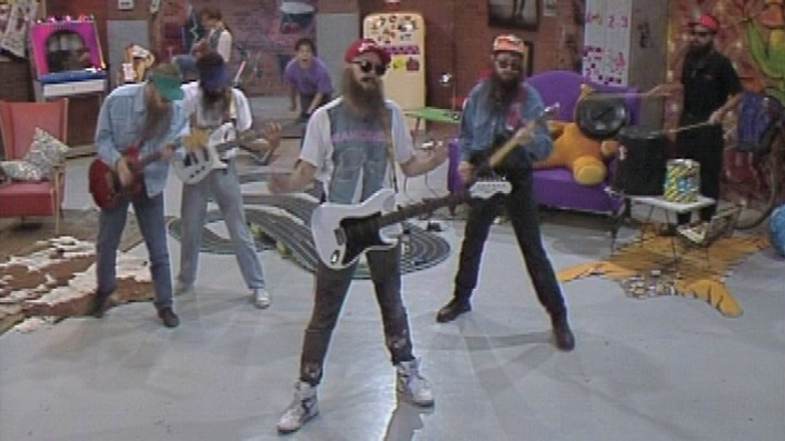 Cachitos de hierro y cromo - Siniestro total 'Cuánta puta y yo qué viejo'