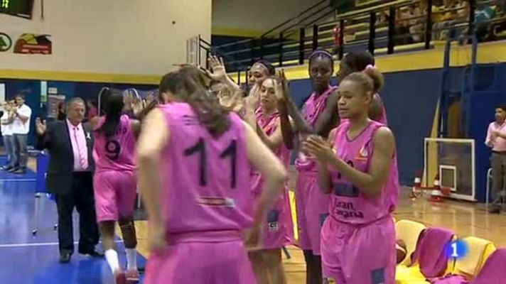 Telediario 1 - El Gran Canaria femenino, de rosa contra el cáncer de mama
