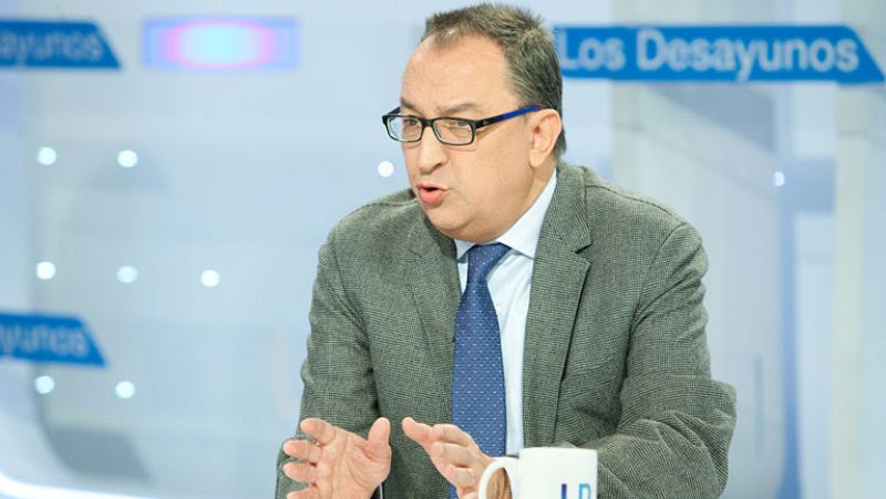 Lluís Bassets, periodista: "Esto es la actualidad, pero es la tragedia de toda la vida: dinero y poder se mezclan"