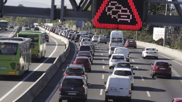 Telediario 1 - Arranca en fin de semana de todos los Santos con tráfico denso