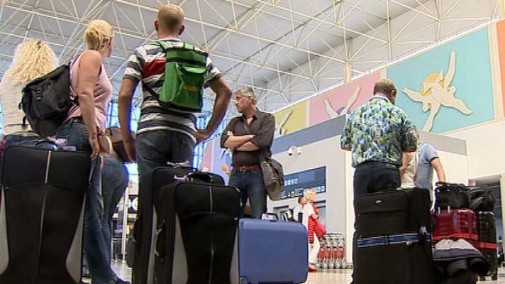 Telediario 1 - Residentes insulares no tienen que mostrar padrón al viajar