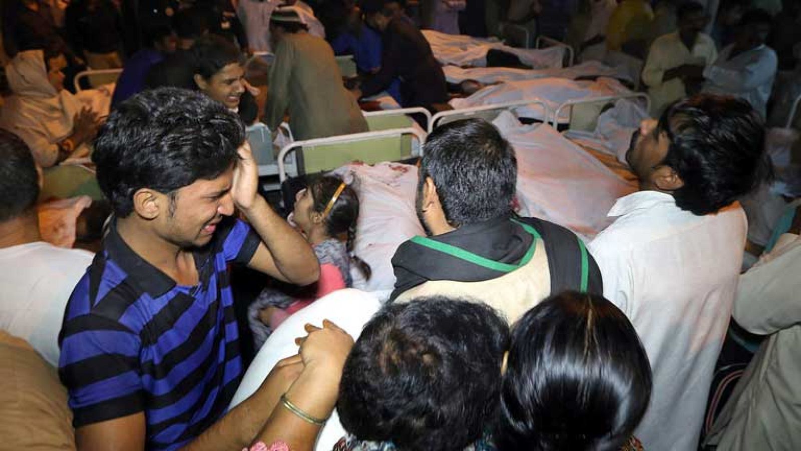 Un ataque suicida deja más de 50 muertos y un centenar de heridos en Pakistán