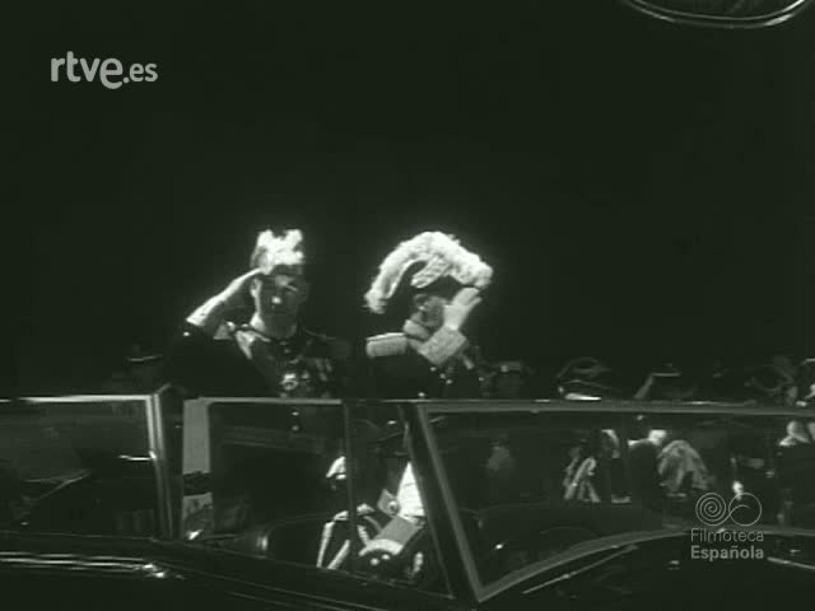 PARADA MILITAR - Documentales Blanco y Negro | Ver