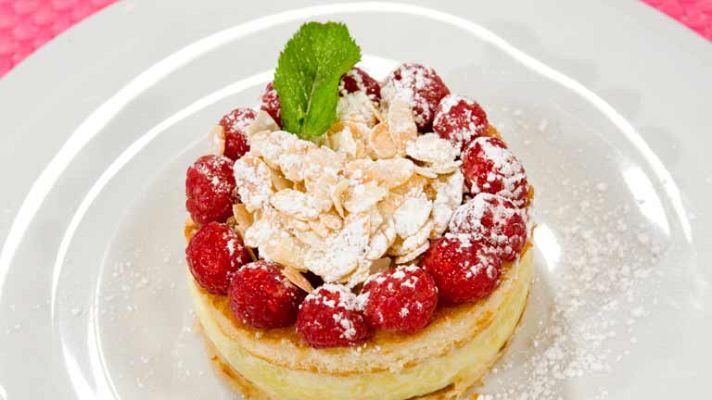 RTVE Cocina - Tarta exprés de manzana asada con leche condensada y frambue