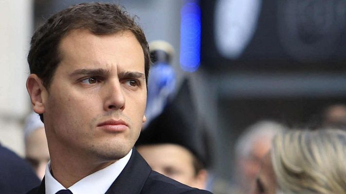 Telediario 1 - PSC, PP y Ciutadans piden que Mas respete al Constitucional