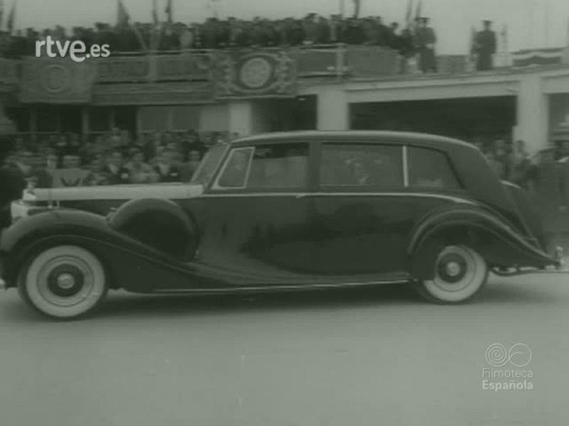 LOS REYES DE THAILANDIA EN ESPAÑA - Documentales Blanco y Negro | Ver