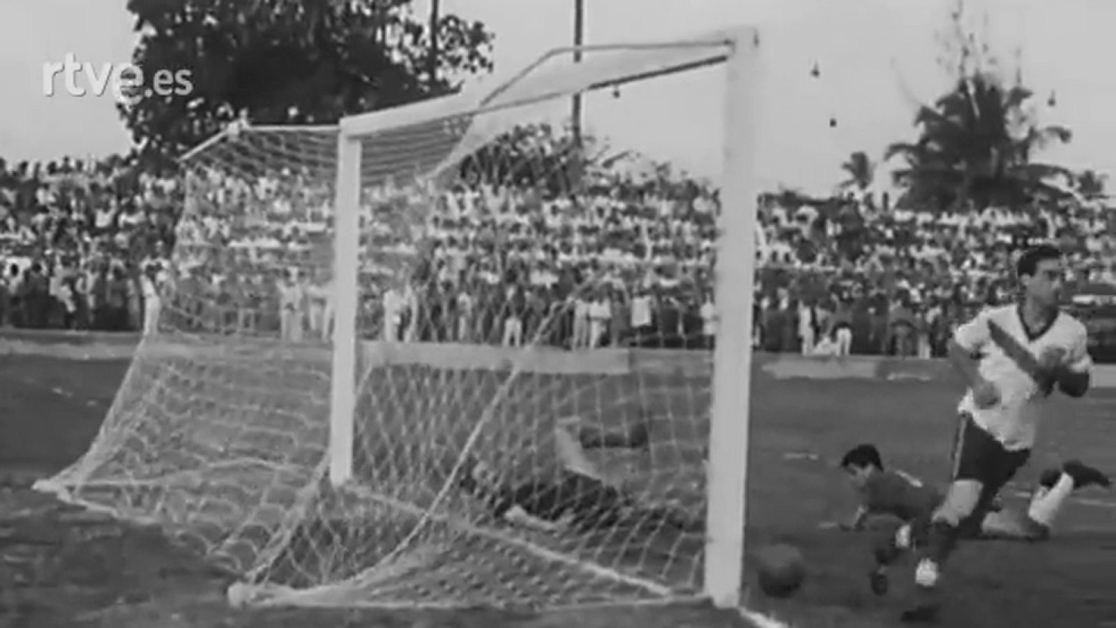ESPAÑA EN BRASIL. IV CAMPEONATO MUNDIAL DE FUTBOL - Documentales Blanco y Negro | Ver