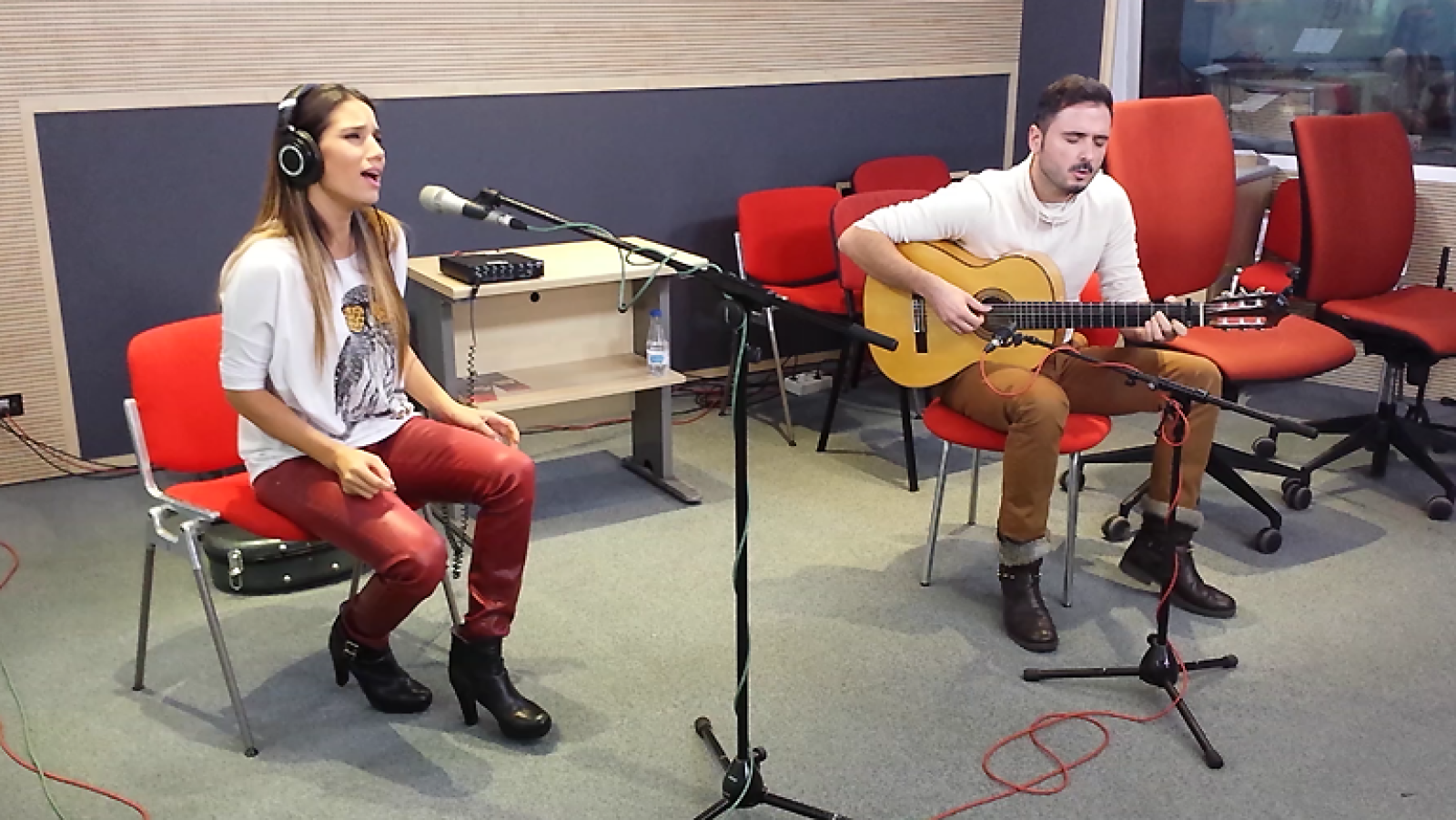 Las mañanas de RNE - India Martínez interpreta en acústico el tema "Olvidé respirar" - Ver ahora