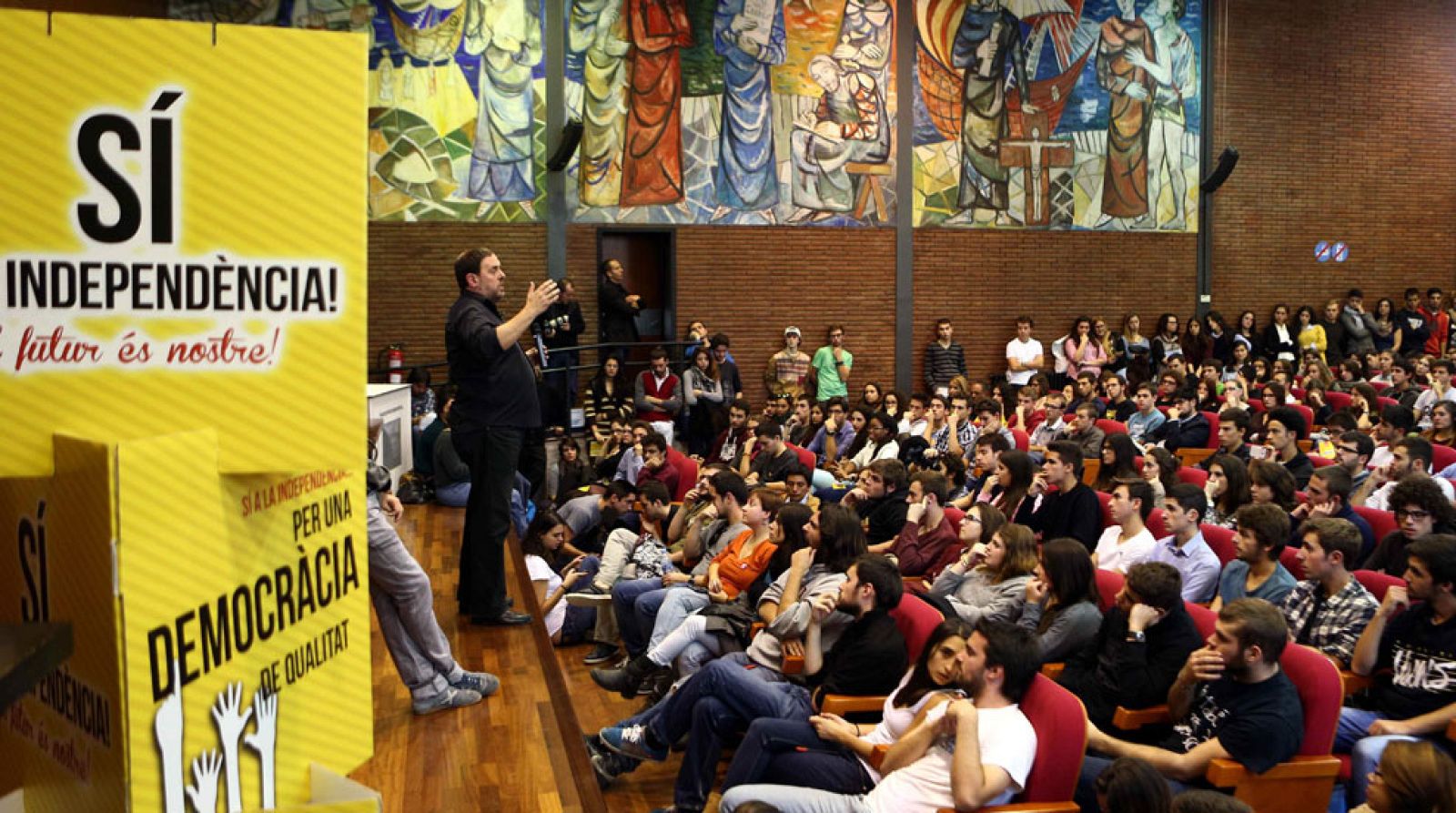 Al Gobierno catalán se le agotan los plazos y los recursos legales para poder sacar las urnas el domingo