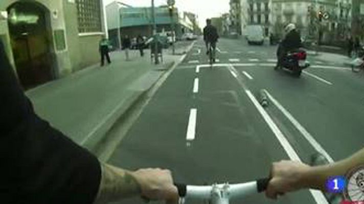 Telediario 1 - Bicicletas sin frenos y conducción sin normas, la nueva moda