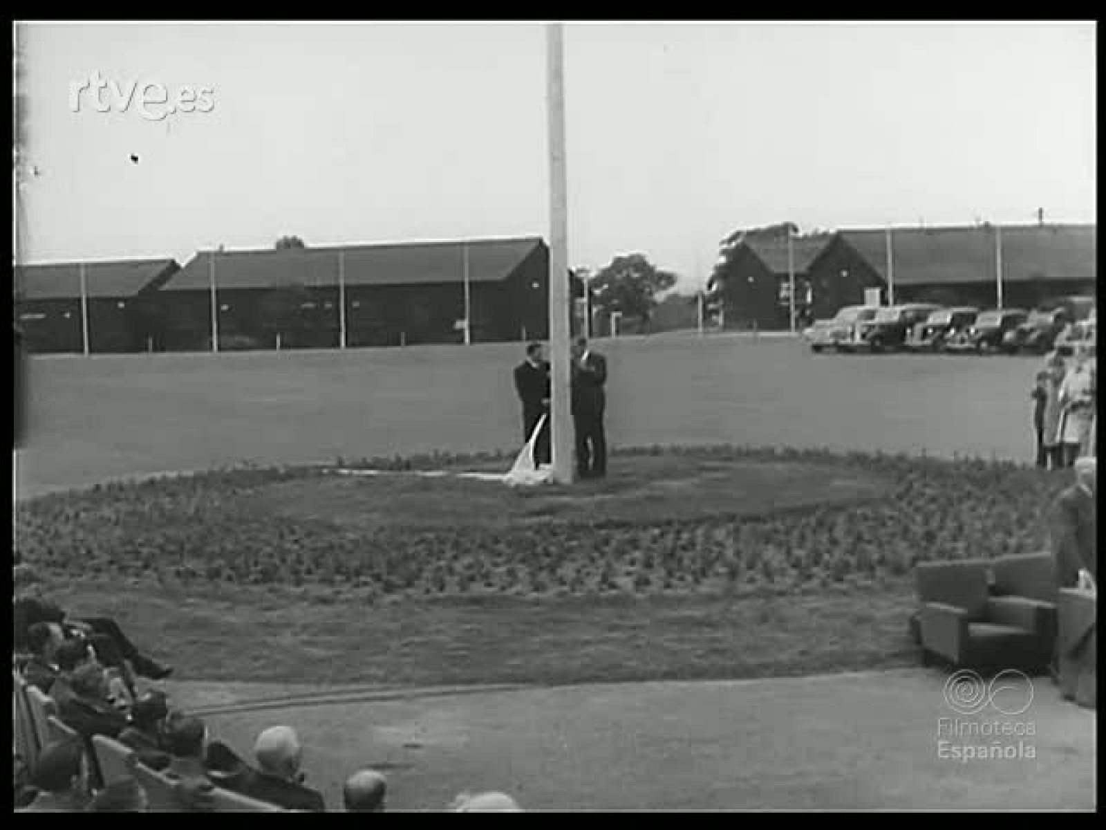 SOBRE EL CESPED BRITANICO - Revista Imágenes | Ver