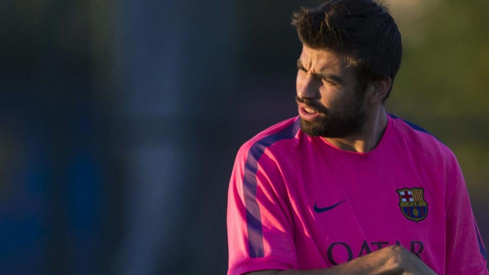 Piqué a Alves: "Tienes muchos enemigos aquí, te pasa como a mí"