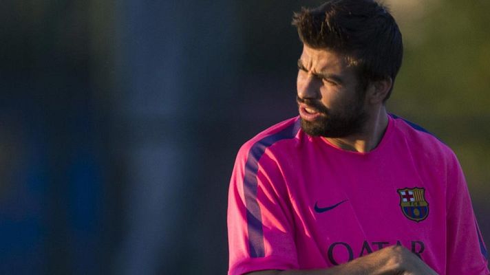 Telediario 1 - Piqué a Alves: "Tienes muchos enemigos aquí, te pasa como a mí"