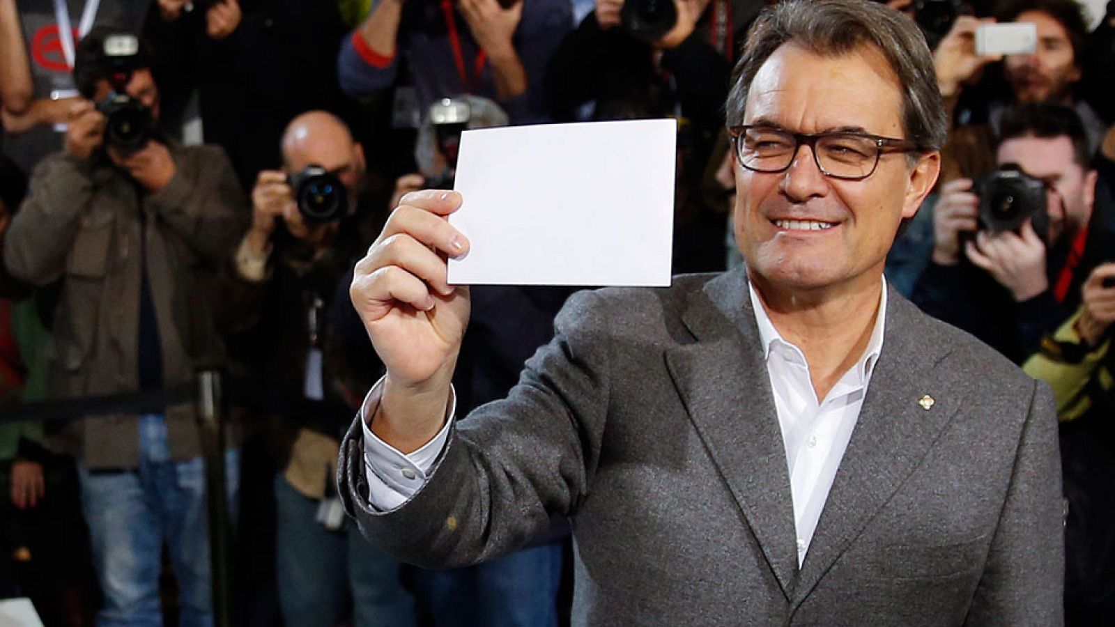 Mas responde a la Fiscalía que el "responsable" de la consulta del 9N es él y su Gobierno - Informativo 24h | Ver