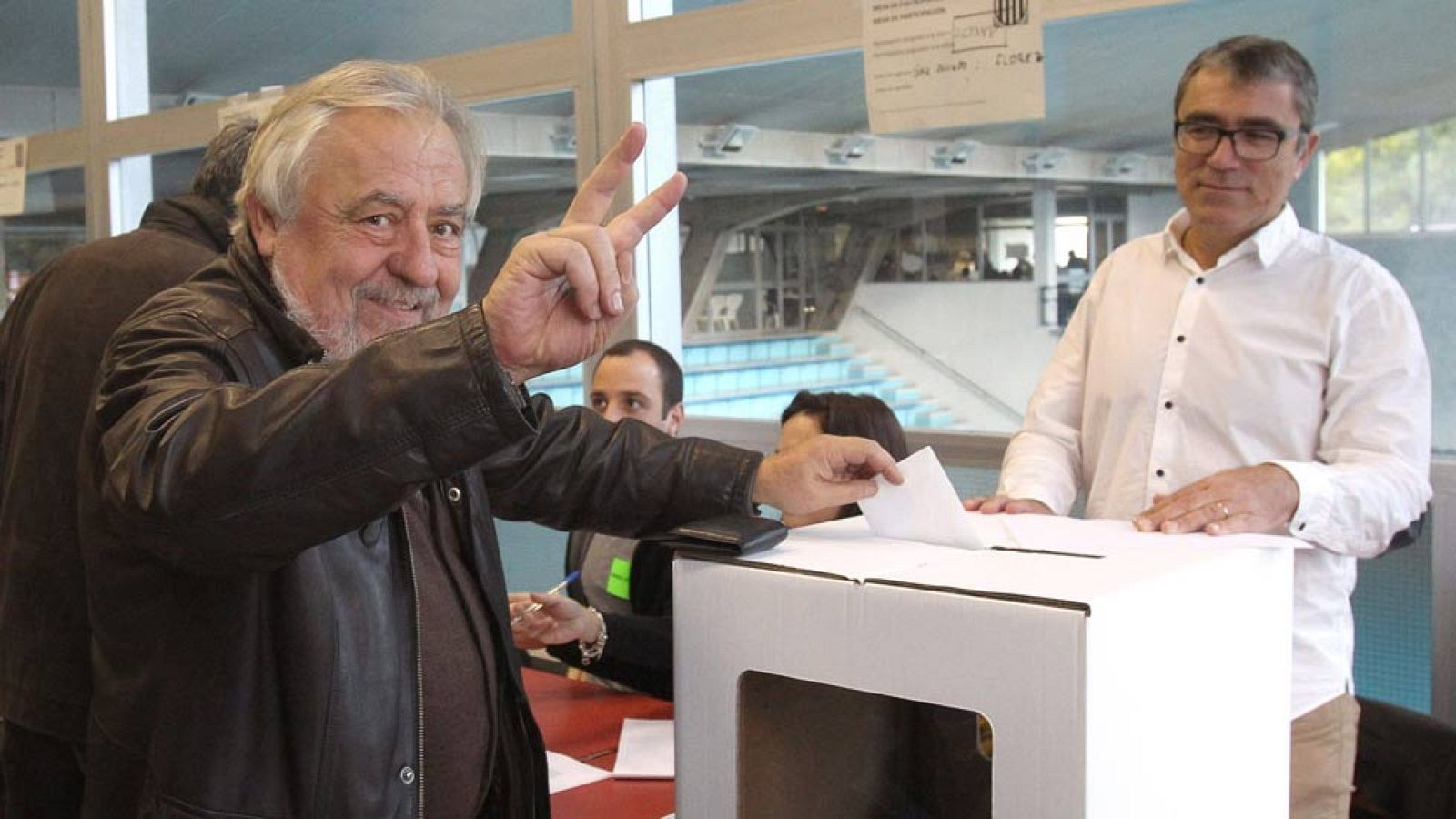 A las nueve de la mañana abrían los puntos de participación con colas