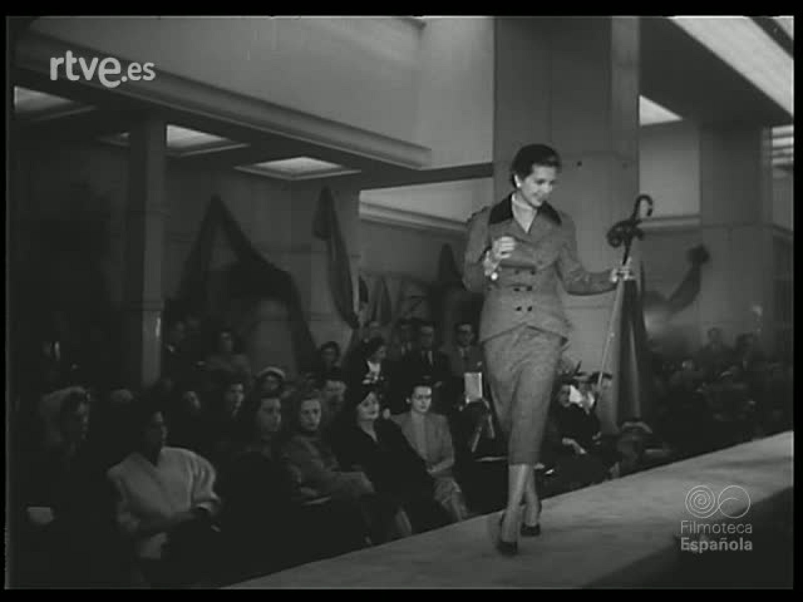 CREACIONES DE LA ELEGANCIA - Revista Imágenes | Ver