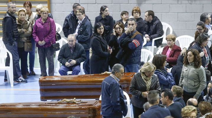 Informativo 24h - Funeral por 14 fallecidos en un accidente de autobús