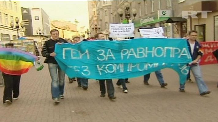 Telediario 1 - Dos mujeres celebran la primera boda gay en Rusia
