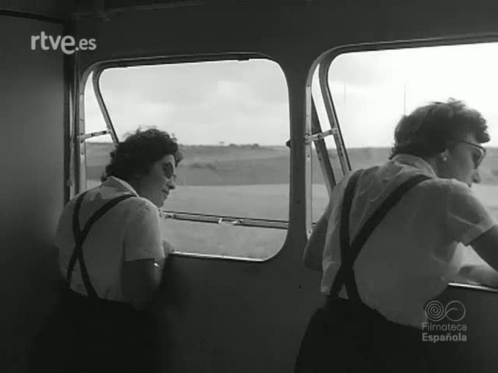 ENSEÑANZA Y ALEGRIA. LA SECCION FEMENINA POR LAS RUTAS DE ESPAÑA - Revista Imágenes | Ver