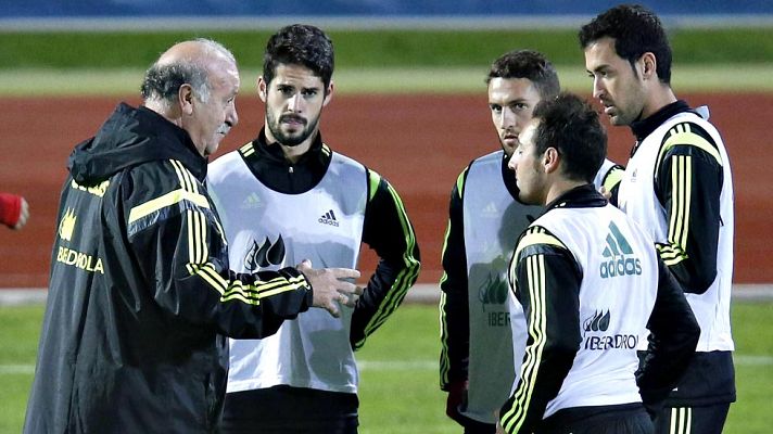 Telediario 1 - Del Bosque prueba con dos 'nueves': Alcácer y Morata