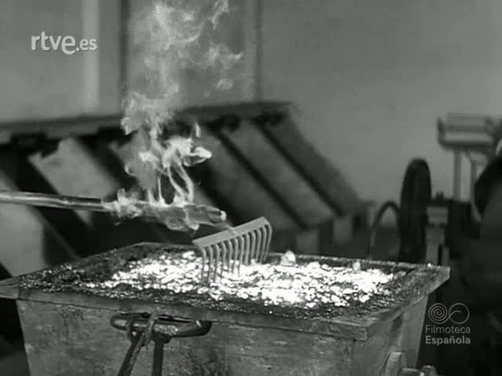 HIERRO Y ACERO. LABOR DEL PATRONATO JUAN DE LA CIERVA - Revista Imágenes | Ver