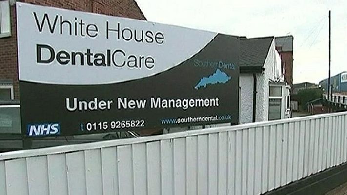 Telediario 1 - Alerta a los pacientes de un dentista británico