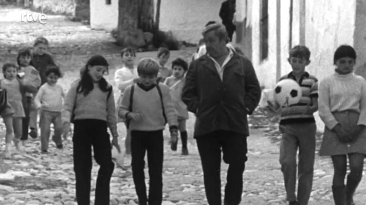 Crónicas de un pueblo - El paseo