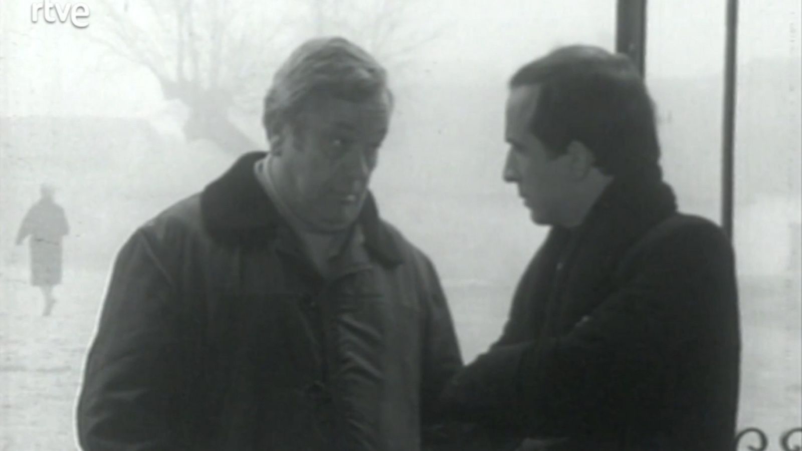 Crónicas de un pueblo - El alegre visitante