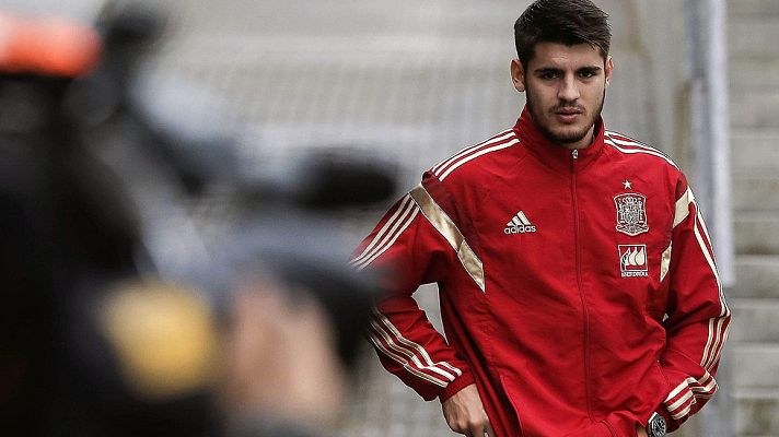 Telediario 1 - La selección española rejuvenece de los pies a la cabeza