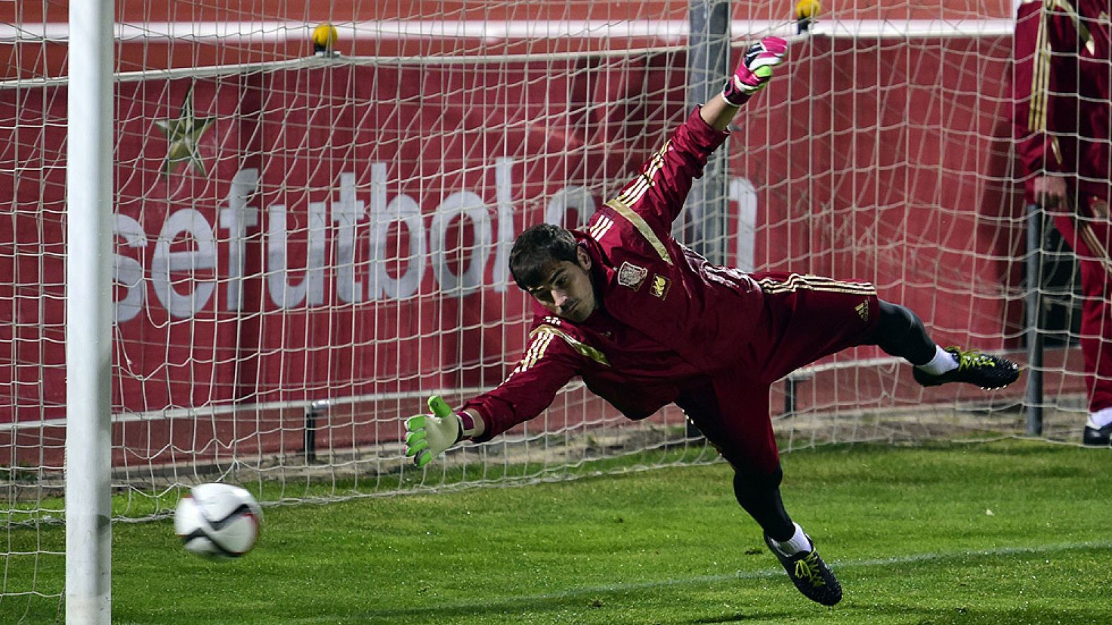 Casillas - De Gea, la alternancia sigue en la meta de la Roja | Ver