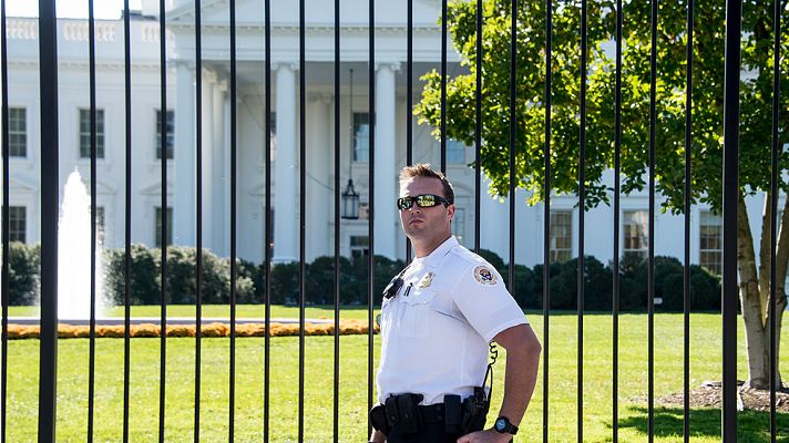 Telediario 1 - Revelan los errores de seguridad que permitieron a un intruso entrar a la Casa Blanca