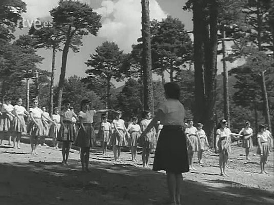 Revista Imágenes - ALBERGUES DE VERANO. JUVENTUDES DE LA SECCION FEMENINA