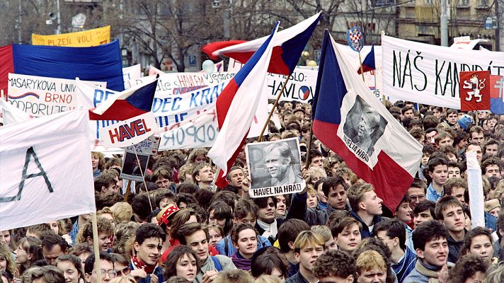 Telediario 1 - Se cumplen 25 años de la 'revolución de terciopelo'