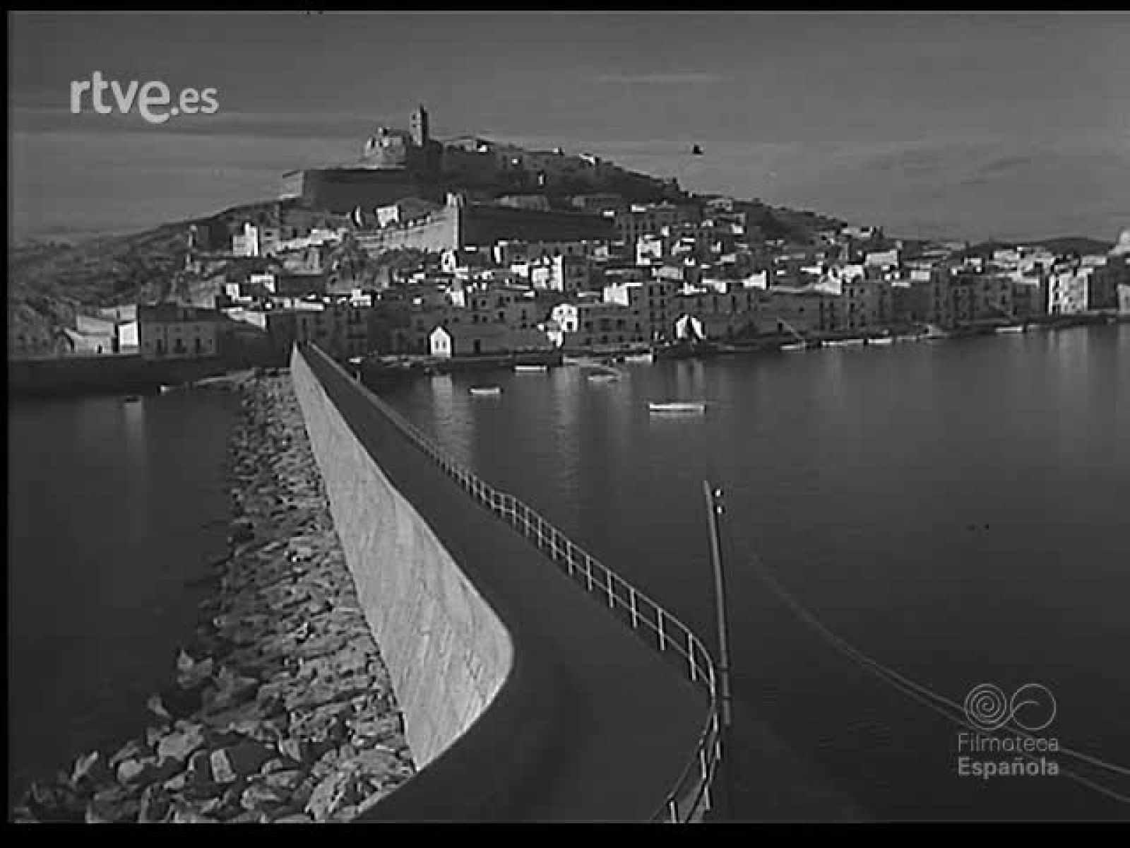 LA BLANCA IBIZA - Revista Imágenes | Ver