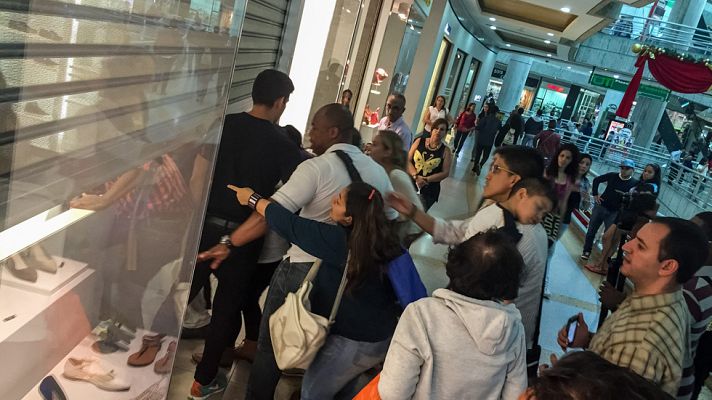 Telediario 1 - Los clientes de Zara en Venezuela sólo pueden realizar cinco compras al mes