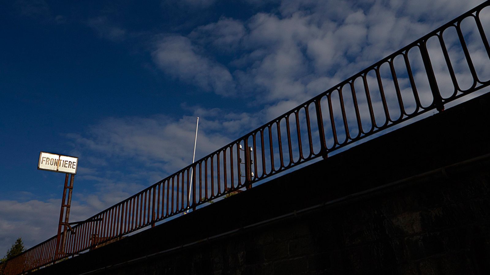 Suiza retira los explosivos que colocó hace décadas en sus fronteras para protegerse | Ver