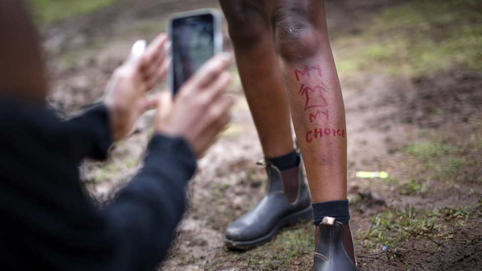 Violencia en Kenia: machismo ante una minifalda - La 2 Noticias | Ver