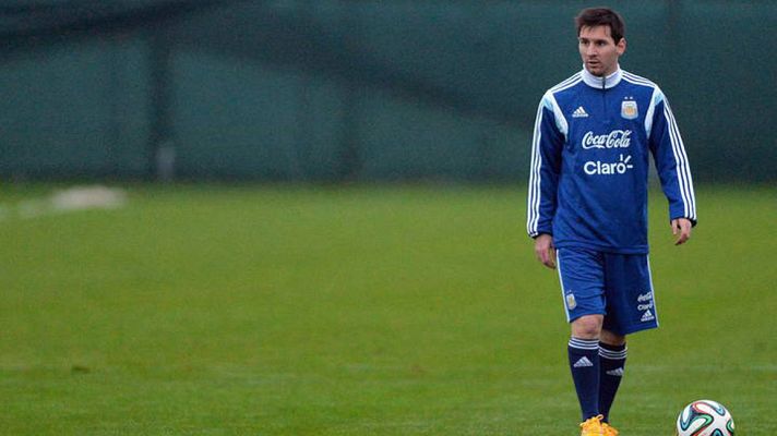 Telediario 1 - Messi: "Me quedaría siempre en el Barcelona, pero el fútbol es cambiante"