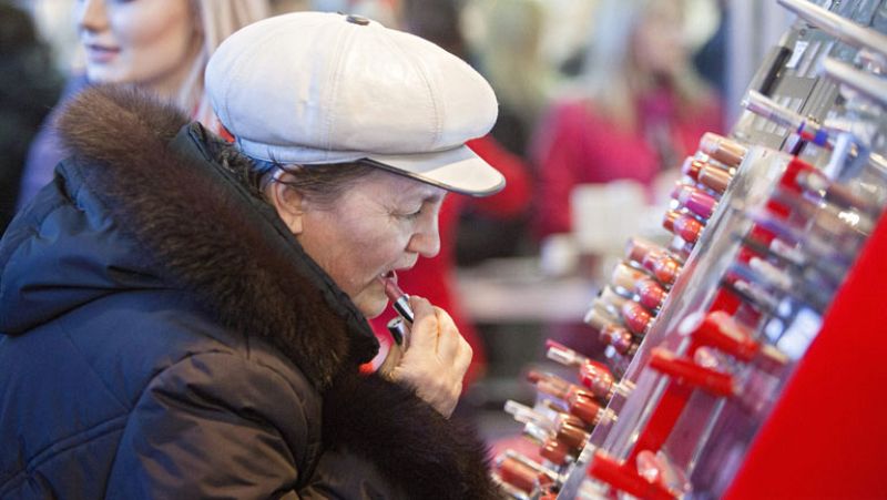 La llamada "tasa rosa" discrimina las versiones femeninas de algunos productos encareciéndolas