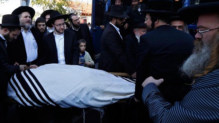 Telediario 1 - Ascienden a cinco las víctimas del ataque a la sinagoga