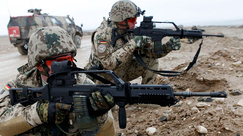 El ejército alemán abre un 'centro exposición al público' en el centro comercial de Berlín | Ver