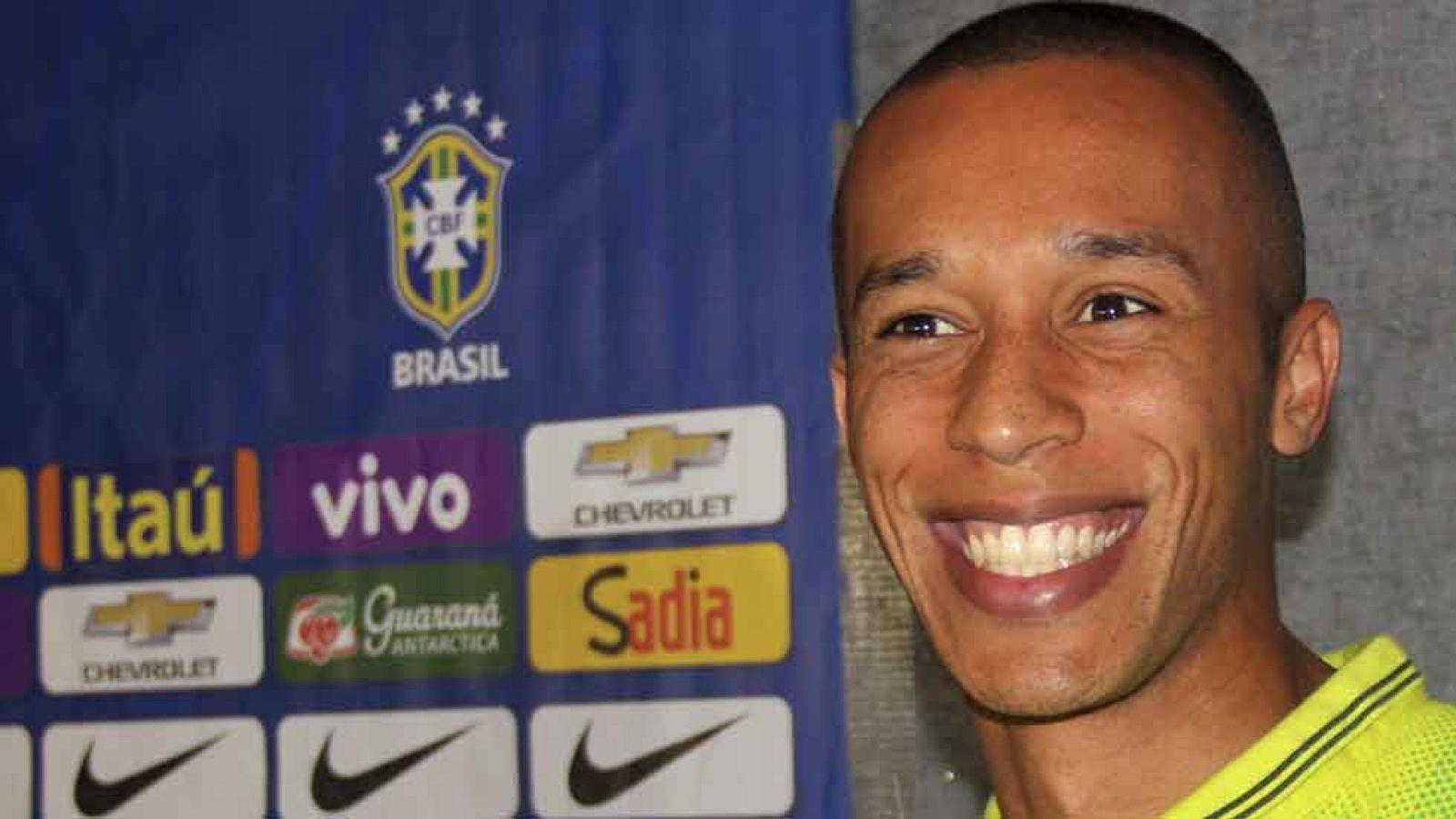 Miranda sufre una lesión en el bíceps femoral