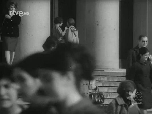 Revista Imágenes - LA MUJER EN LA UNIVERSIDAD