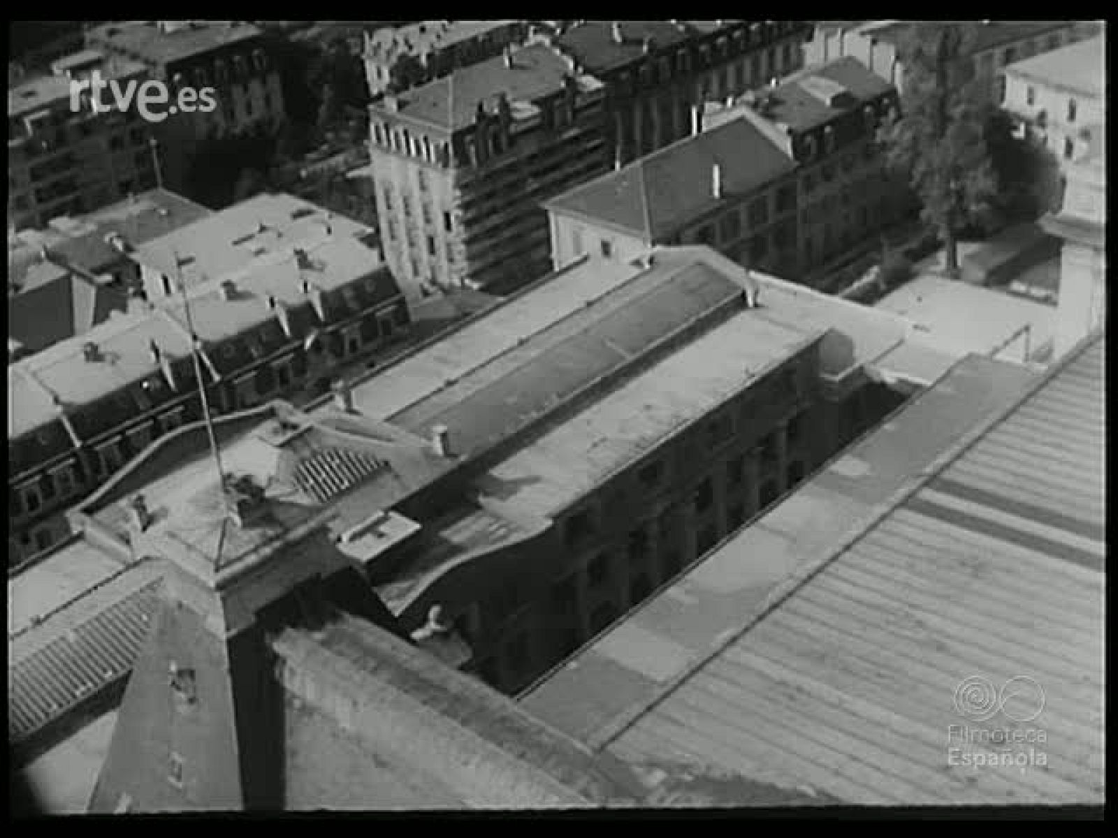 ESQUIADORES EN EL LAGO - Revista Imágenes | Ver