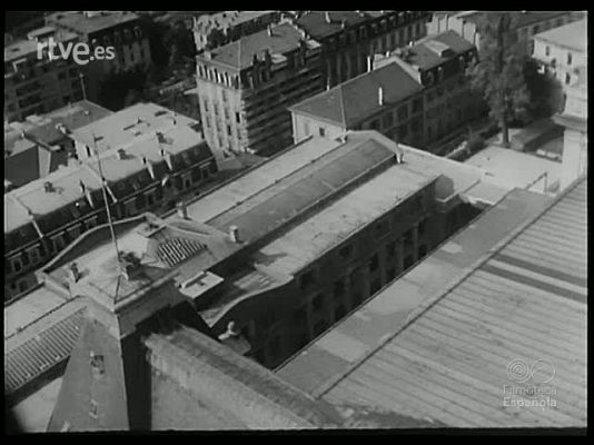 Revista Imágenes - ESQUIADORES EN EL LAGO