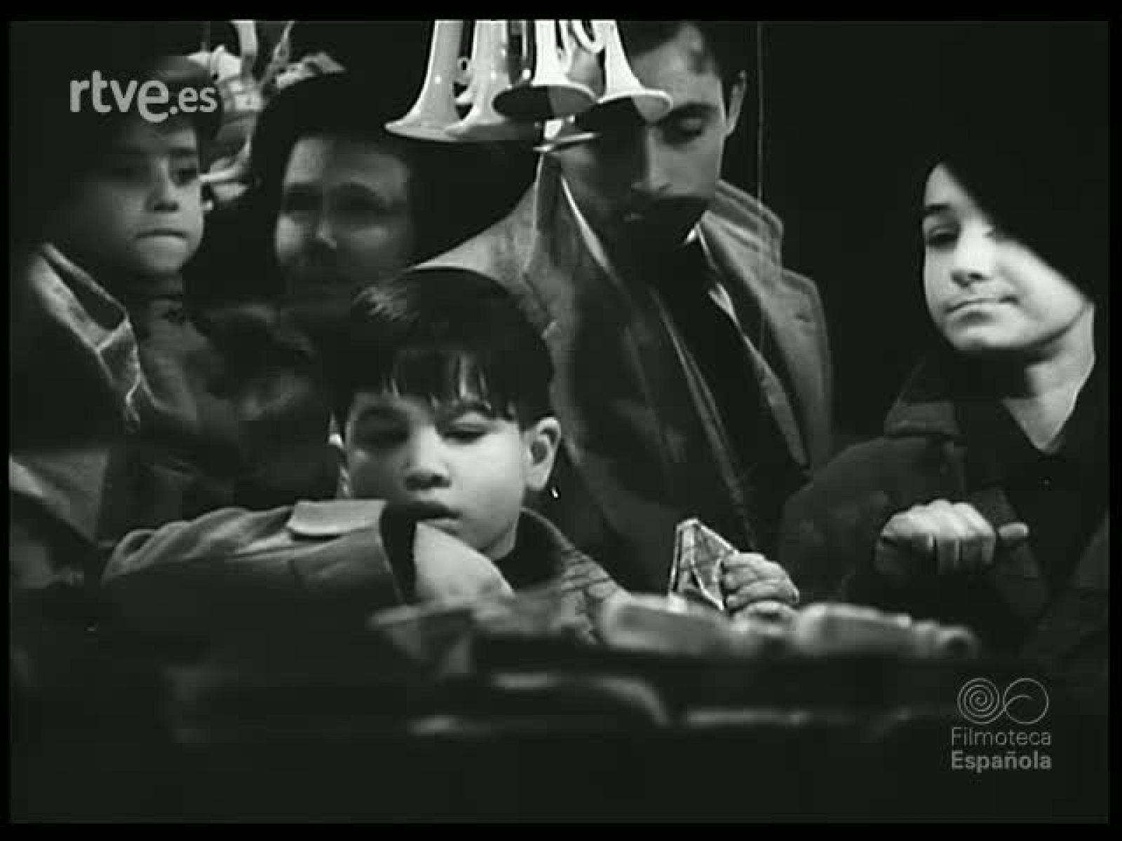 NIÑOS JUGUETES Y ANIMALES - Revista Imágenes | Ver