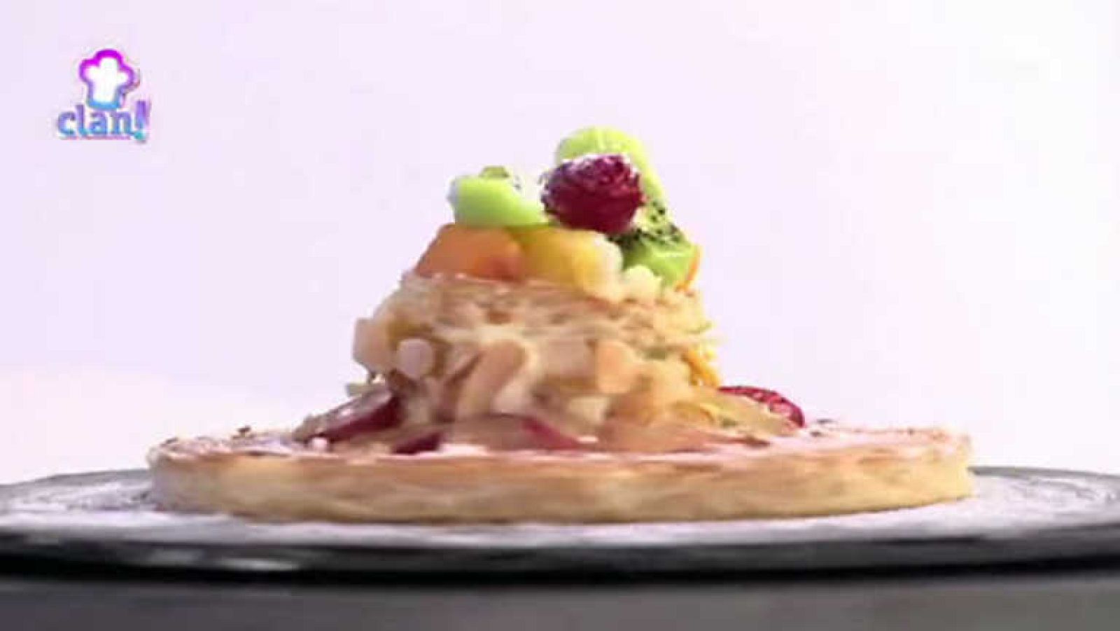 Receta Exprés - Sombrero con tocado de frutas de temporada - Cocina con Clan | Ver