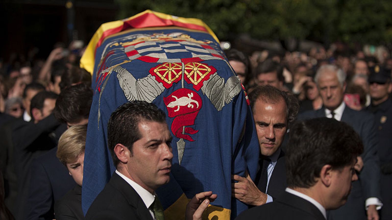 T con T - Último adiós a la duquesa de Alba en la catedral de Sevilla