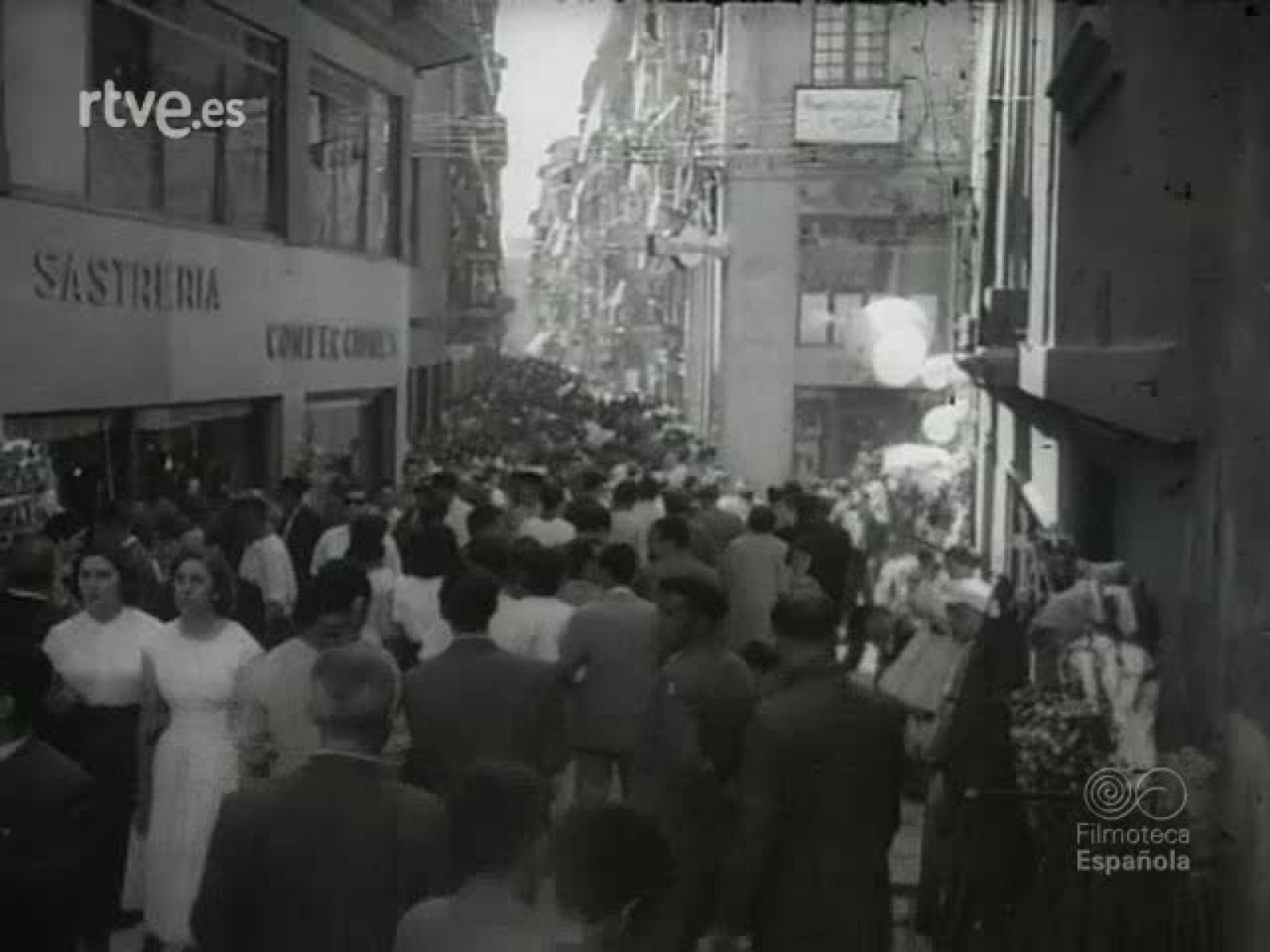 VEINTICINCO AÑOS DE PAZ : VIDA ESPAÑOLA - Revista Imágenes | Ver